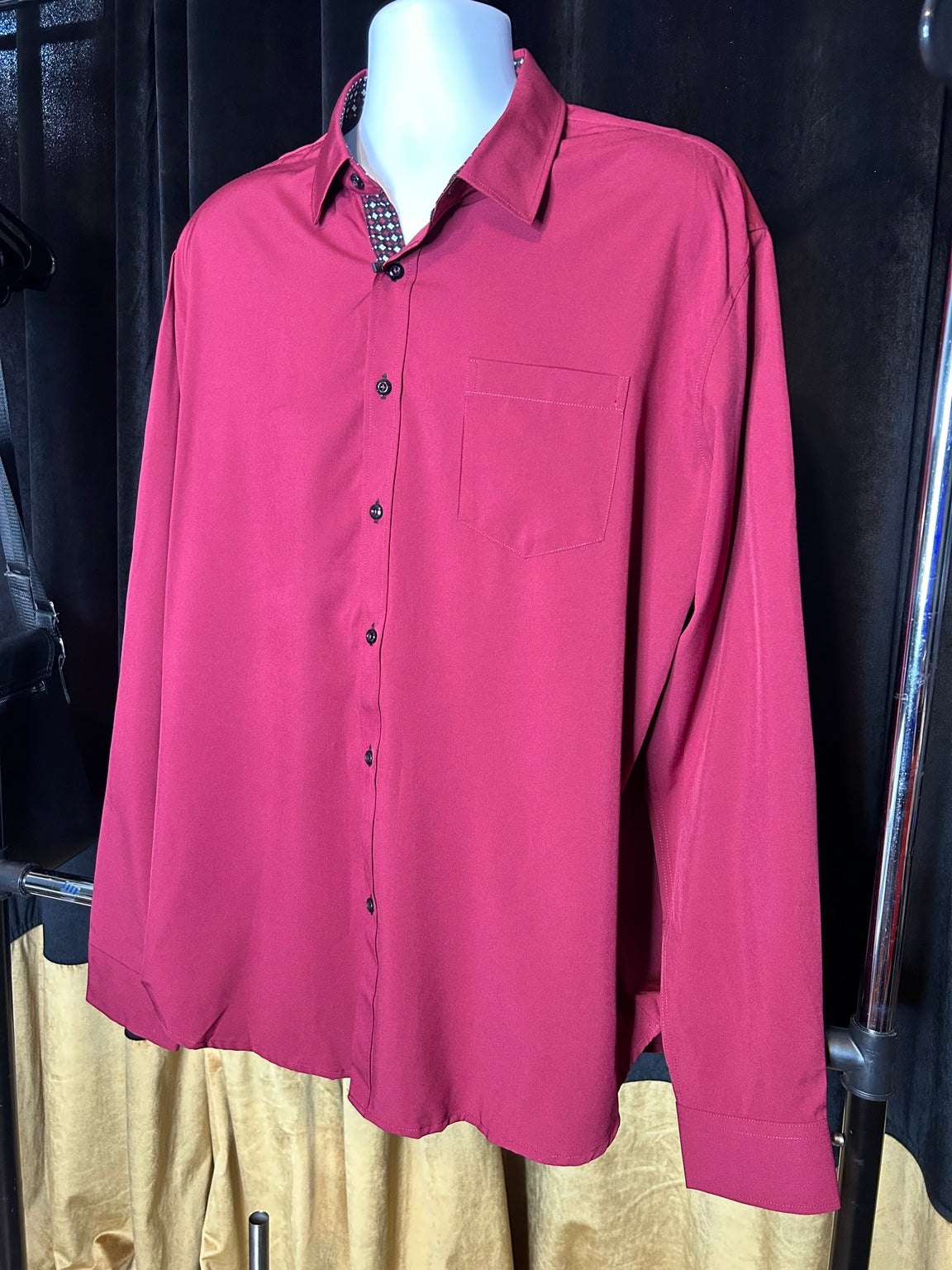 Original photo of burgundy D.U.S For Him four-way-stretch shirt